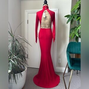 Elegant Red Open-Back Maxi Dress - Long Sleeve